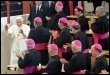 Le pape Benot XVI applaudi par les vques et les cardinaux le 14 septembre 2008  Lourdes (© AFP - Eric Cabanis)