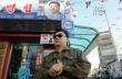 Le sosie sud-corÃ©en de Kim Jong-Il, Kim Young-Shik, devant sa boutique en banlieue de SÃ©oul le 26 dÃ©cembre 2011 (©  - Prakash Singh)
